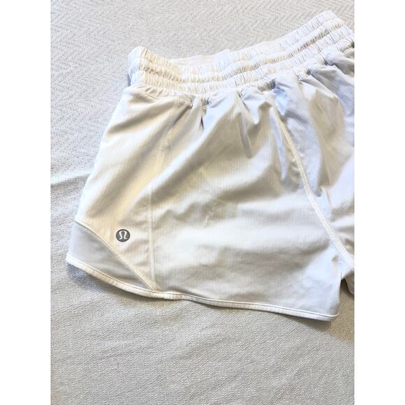 LuluLemon Hotty-Hot High-Rise Lined Shorts 2.5" white - Picture 3 of 7